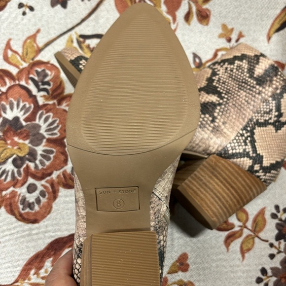Sun + Stone Womens Ivory Snake Print Block Heel Pointed Toe Zip Ankle Boots Sz 8 - Picture 9 of 9